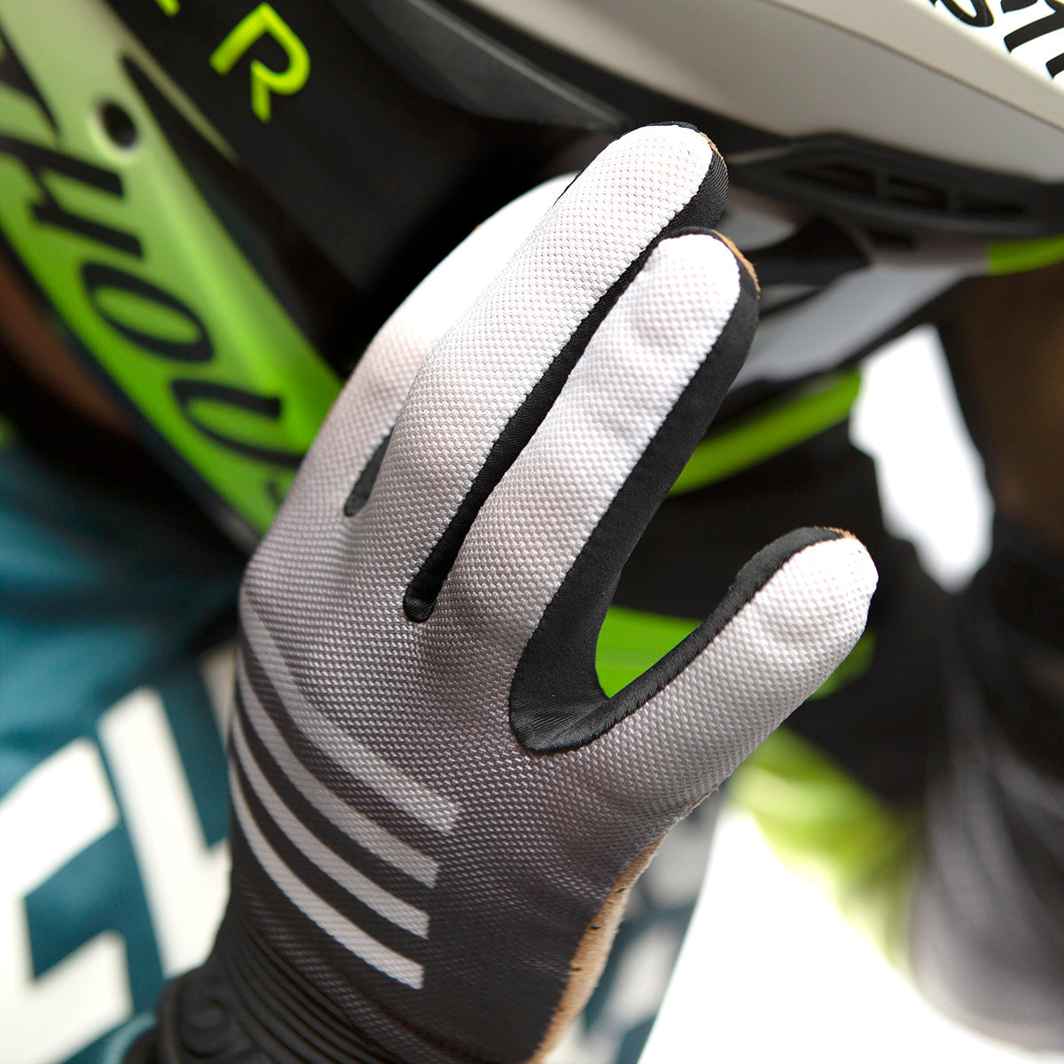 Blitz Fader Glove - Black/White closeout