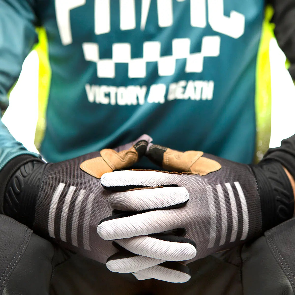 Blitz Fader Youth Glove - Black/White - Fasthouse