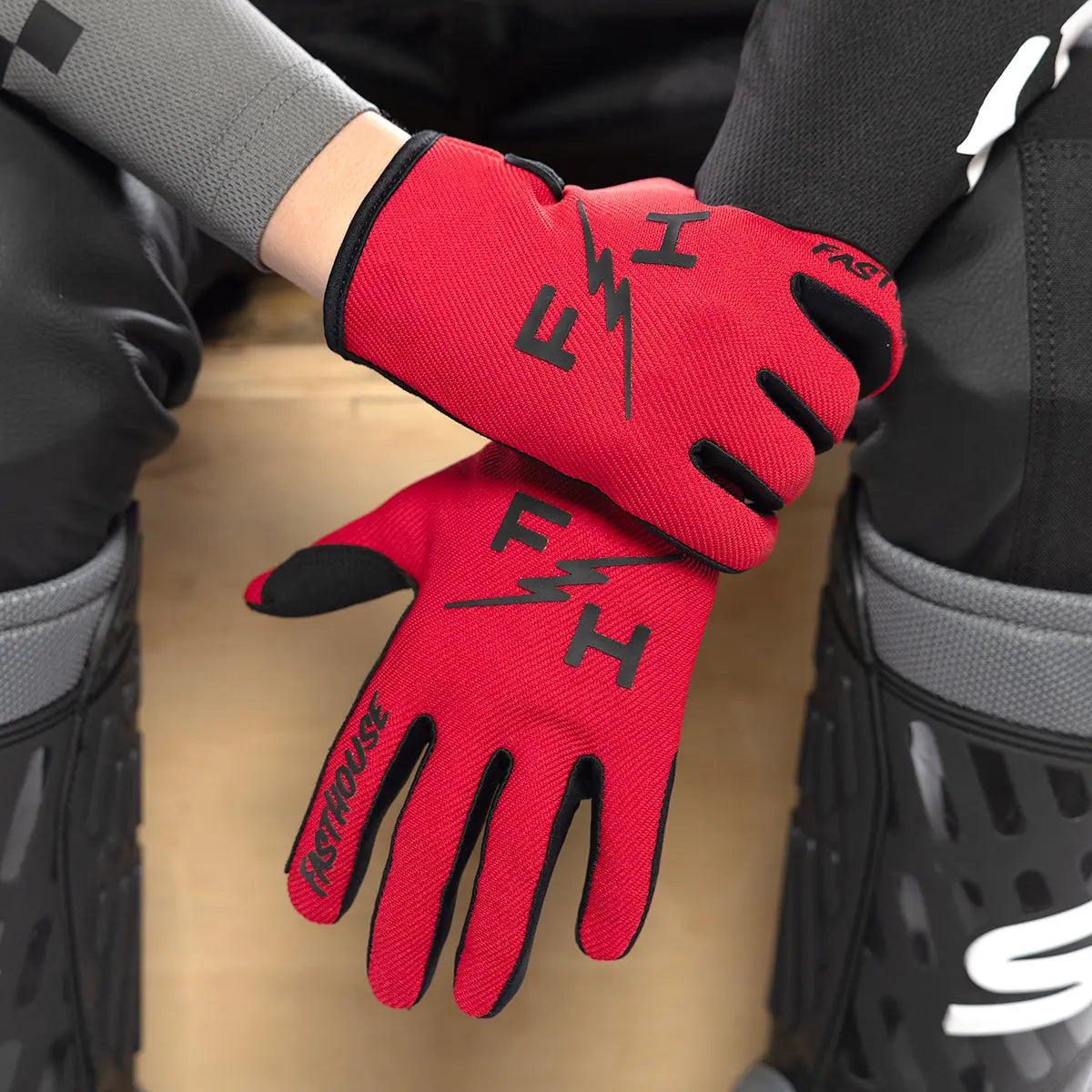 Carbon Eternal Youth Glove - Red - Fasthouse