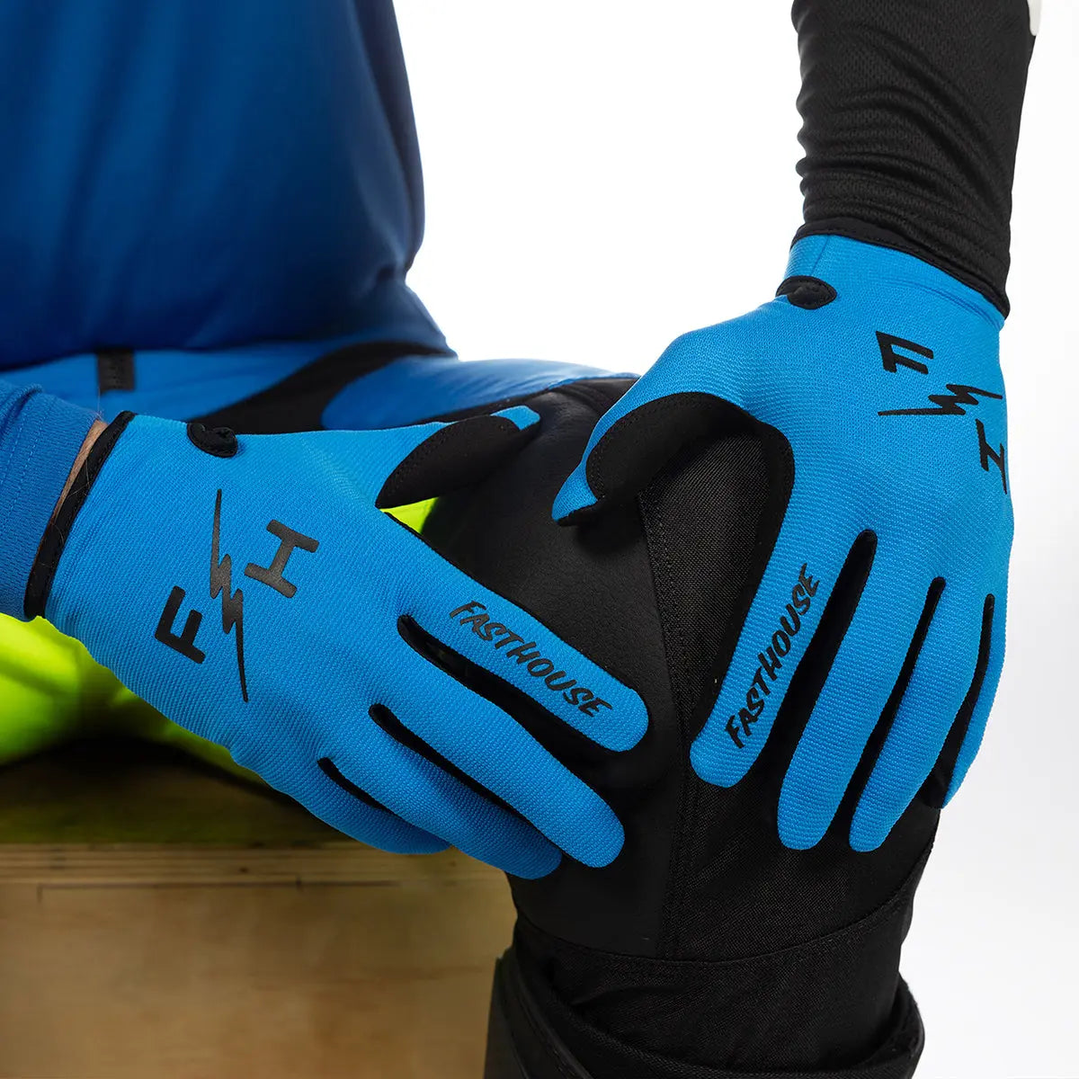 Carbon Eternal Glove - Electric Blue Fasthouse