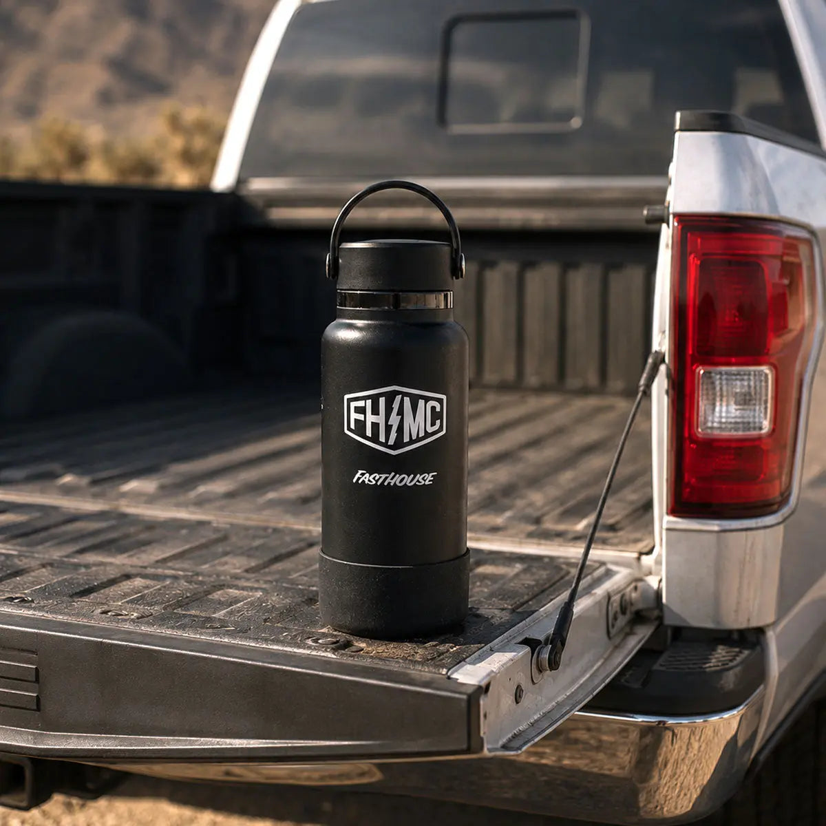 Lineup Insulated Water Jug - 32 OZ