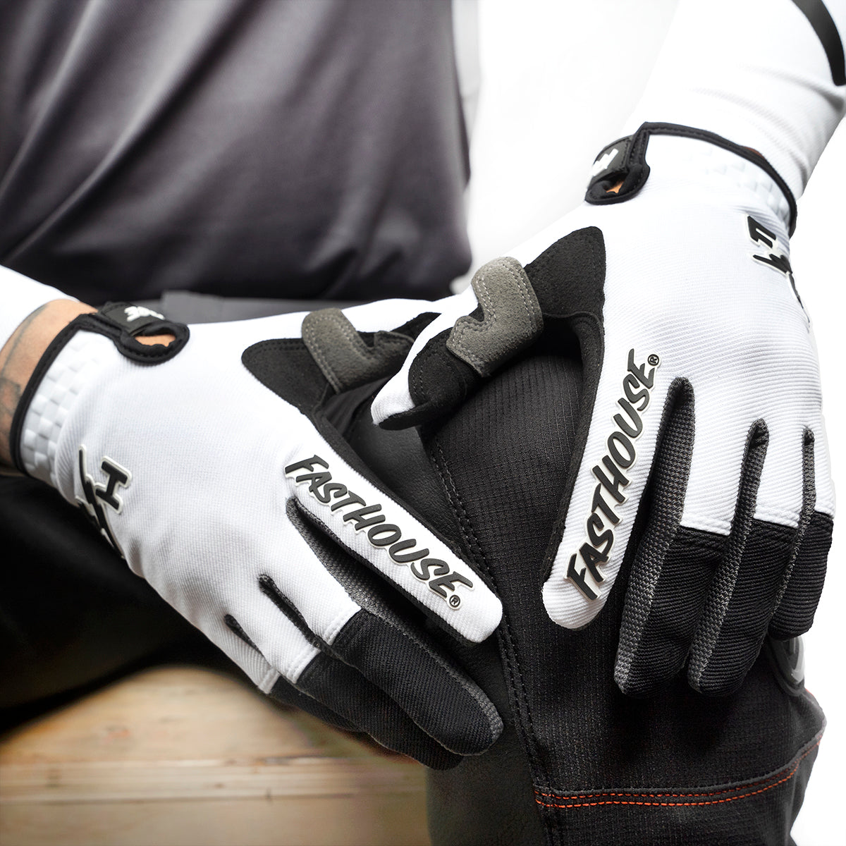 Speed Style Glove - White/Black