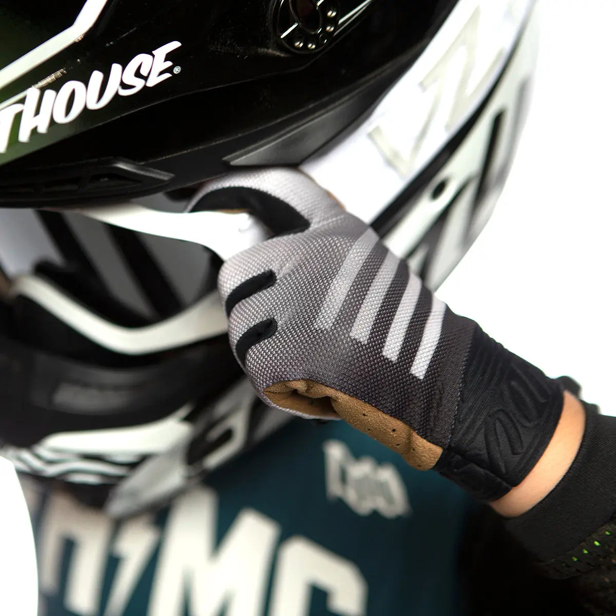 Blitz Fader Youth Glove - Black/White - Fasthouse