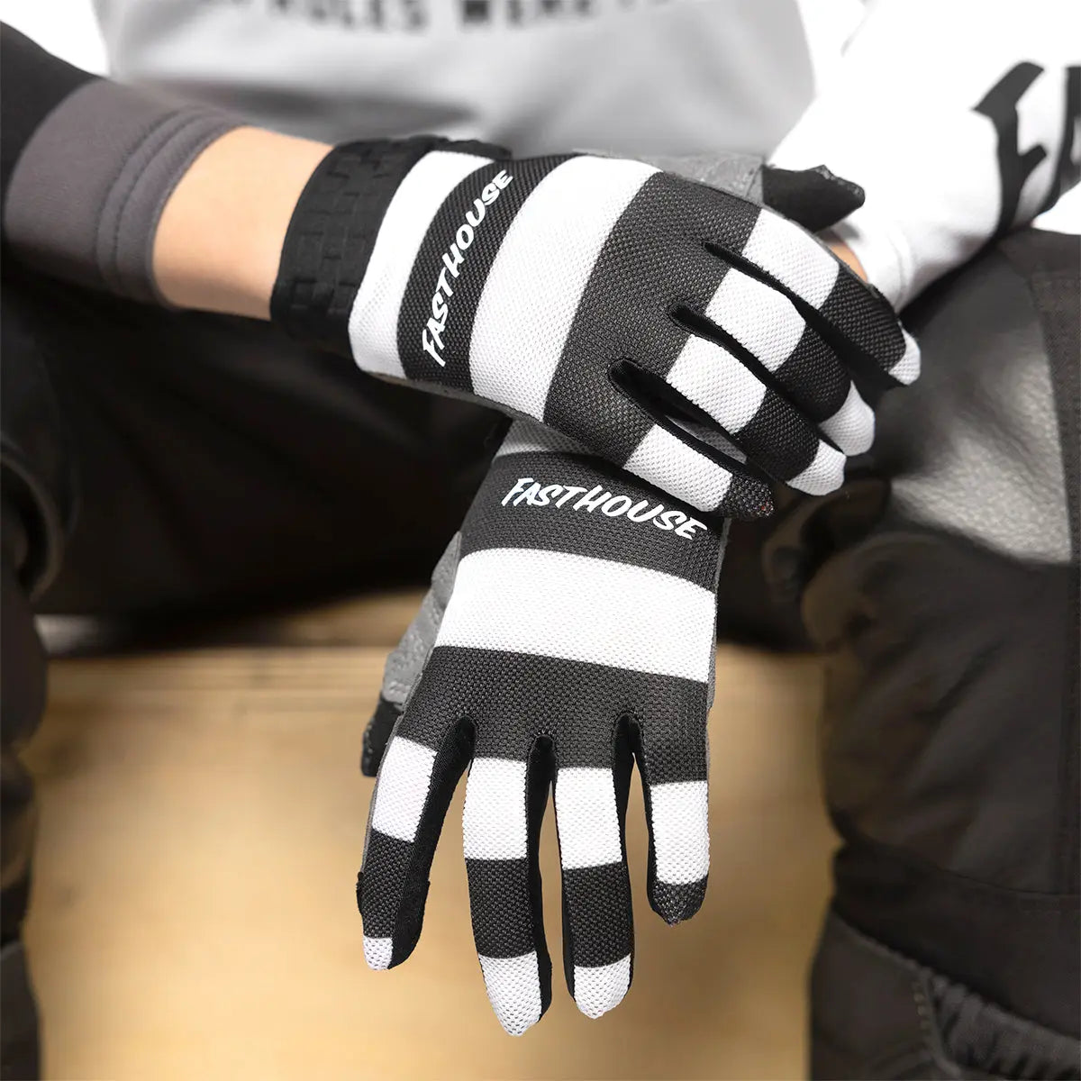 Vapor Jail Bird Youth Glove - Black/White - Fasthouse