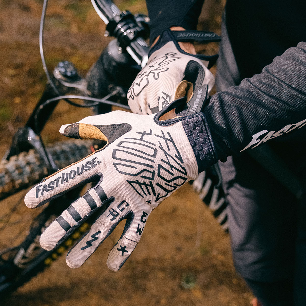 Speed Style Stomp Glove - Cream closeout