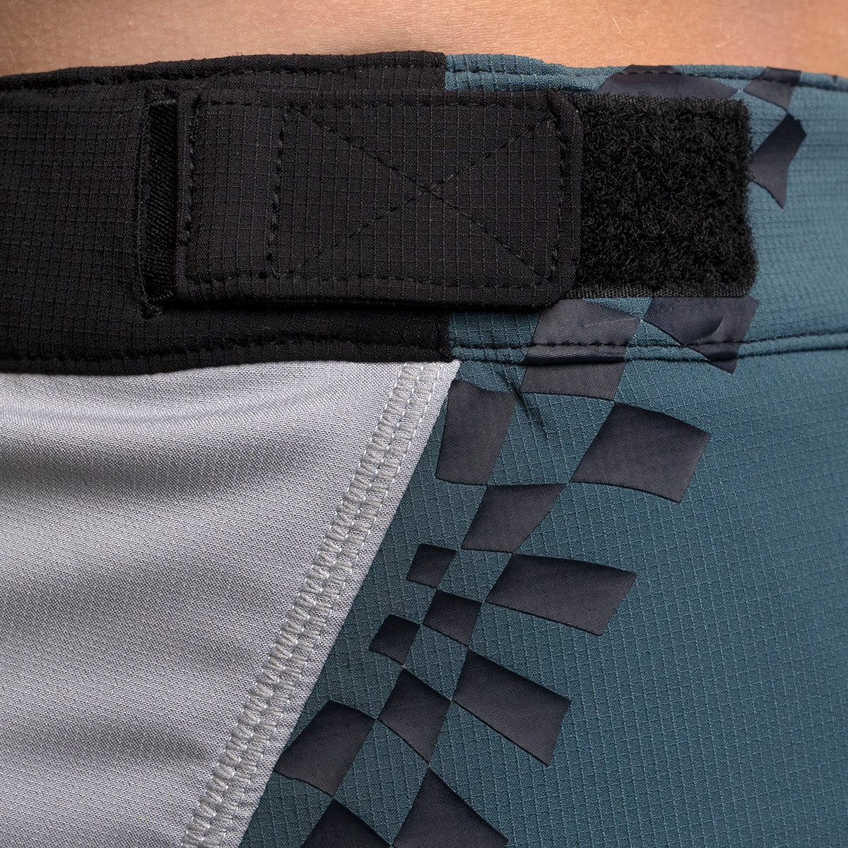 Crossline 2.0 Velocity Short - Silver/Black closeout