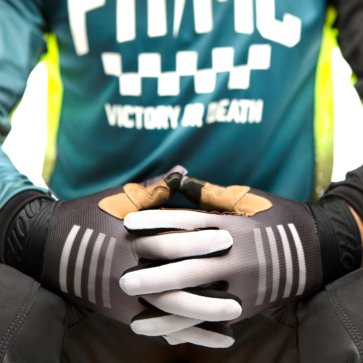 Blitz Fader Youth Glove - Black/White