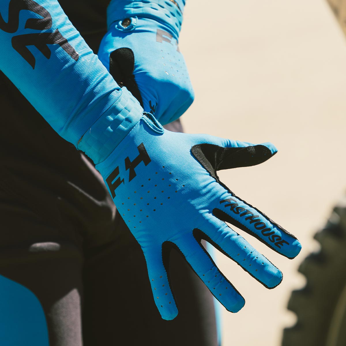 Helix Daytona Glove - Electric Blue