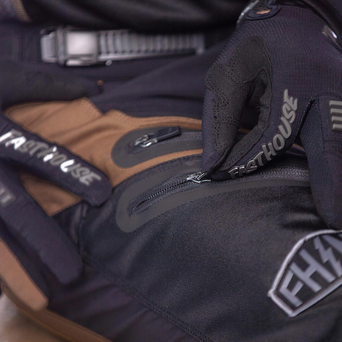 Off-Road Bronx Pant - Black/Camel