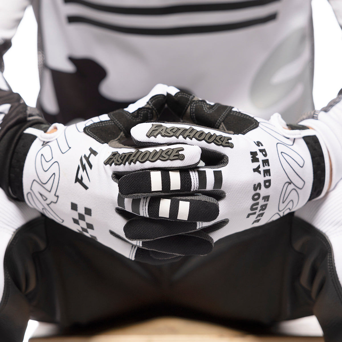 Speed Style Riot Glove - White/Black