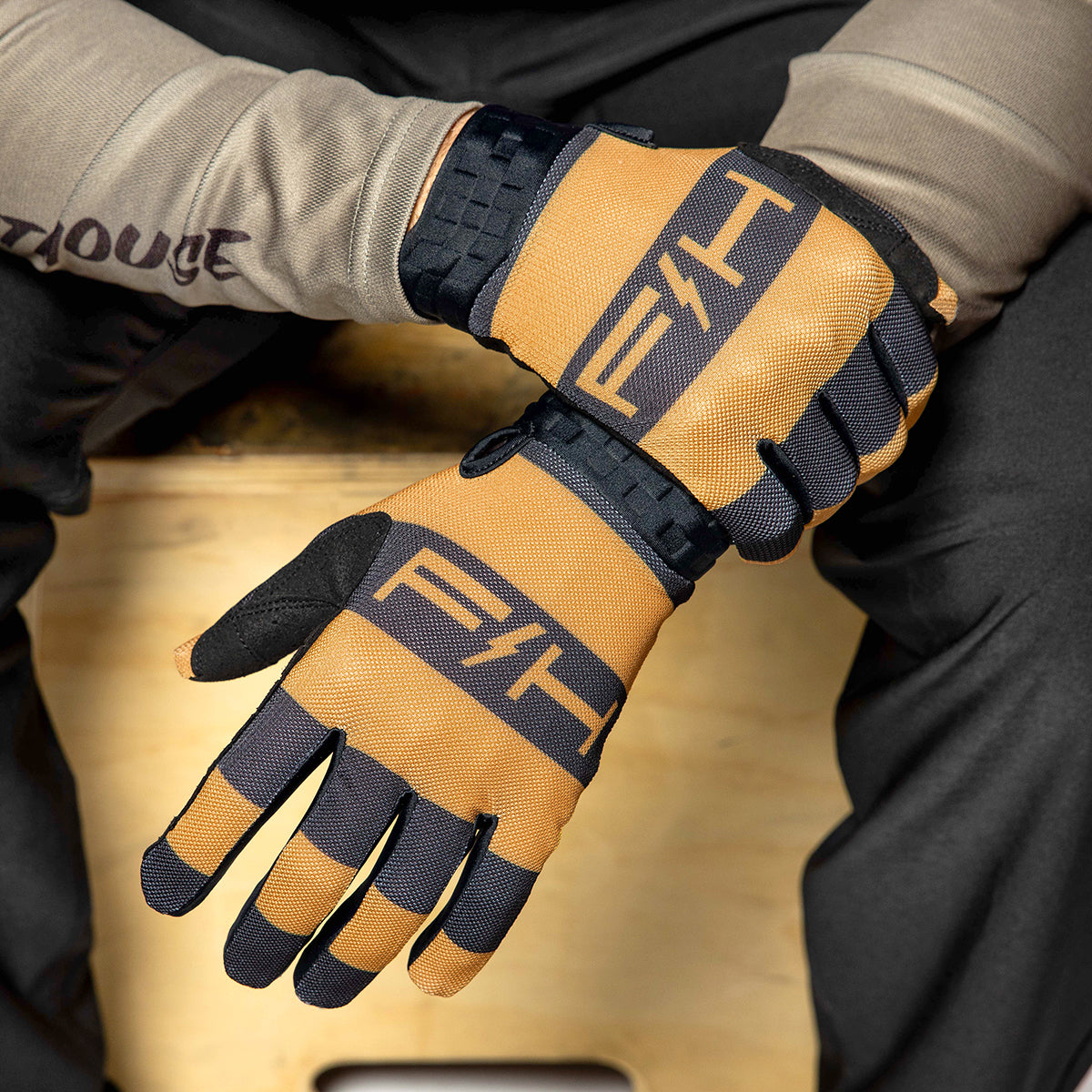 Vapor Ray Glove