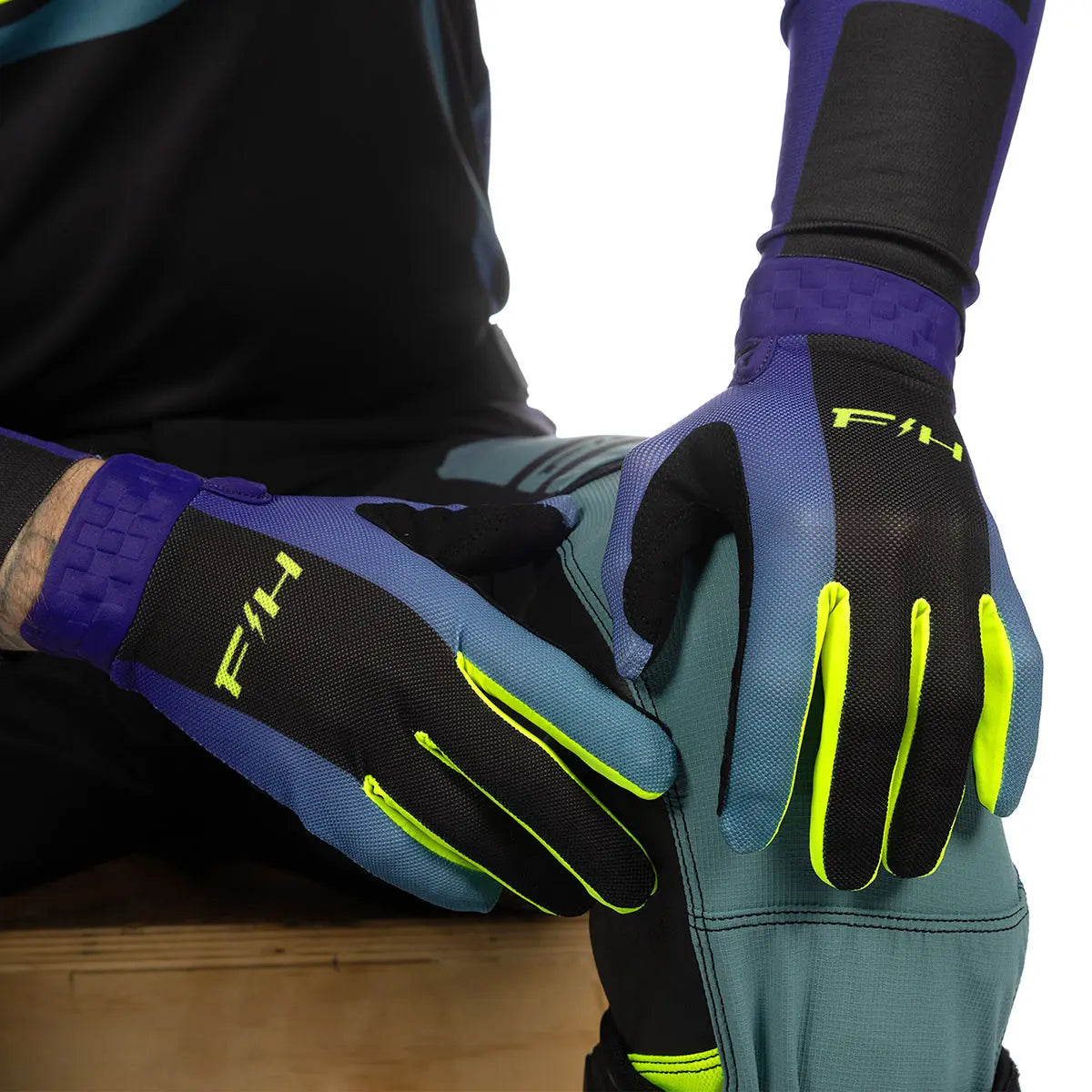 Vapor React Glove - Light Indigo/Black Fasthouse
