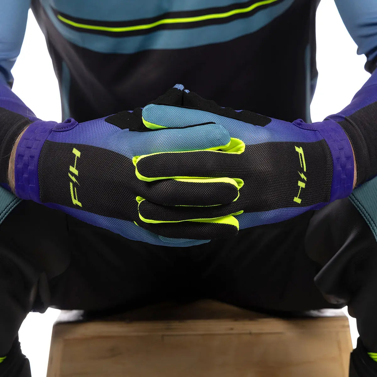Vapor React Glove - Light Indigo/Black Fasthouse