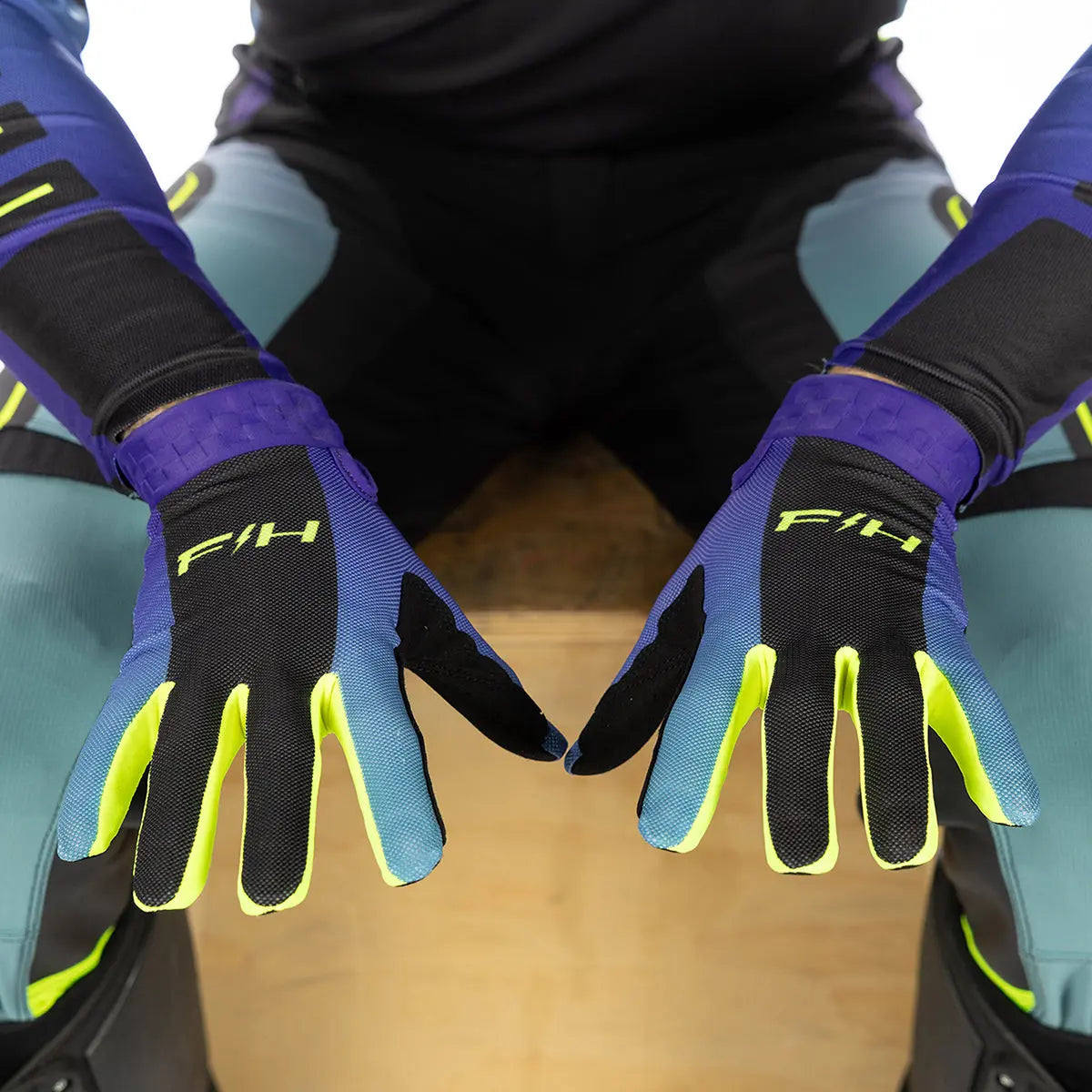 Vapor React Glove - Light Indigo/Black Fasthouse