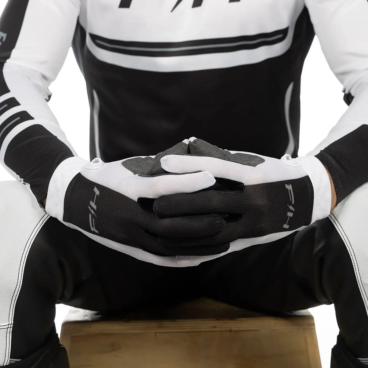 Vapor React Glove - White/Black Fasthouse