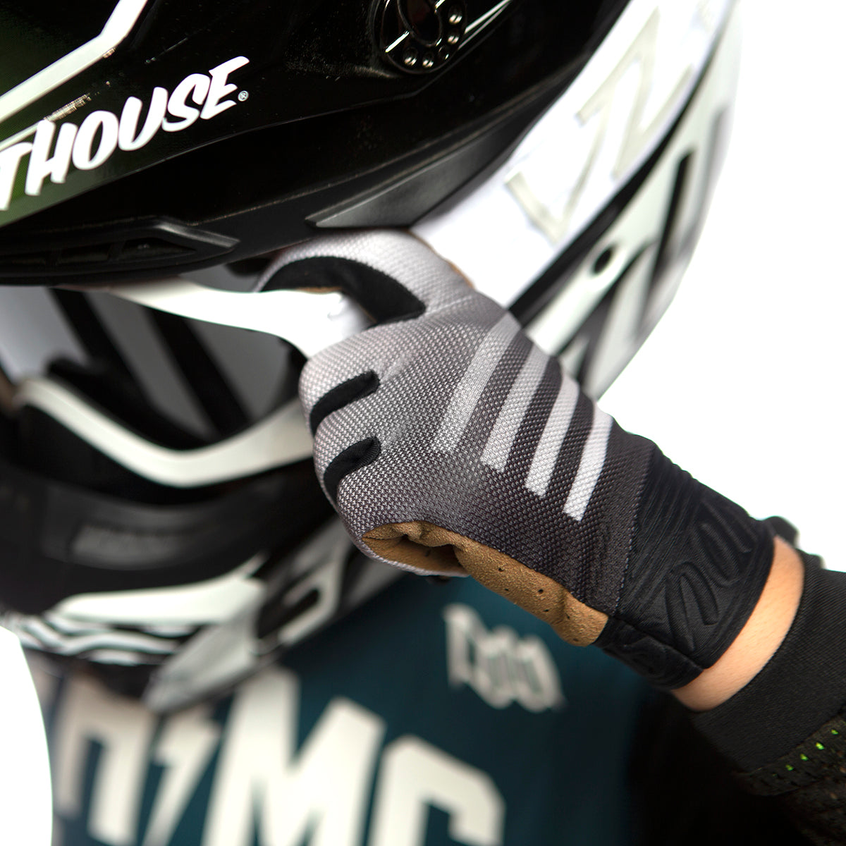 Blitz Fader Youth Glove - Black/White
