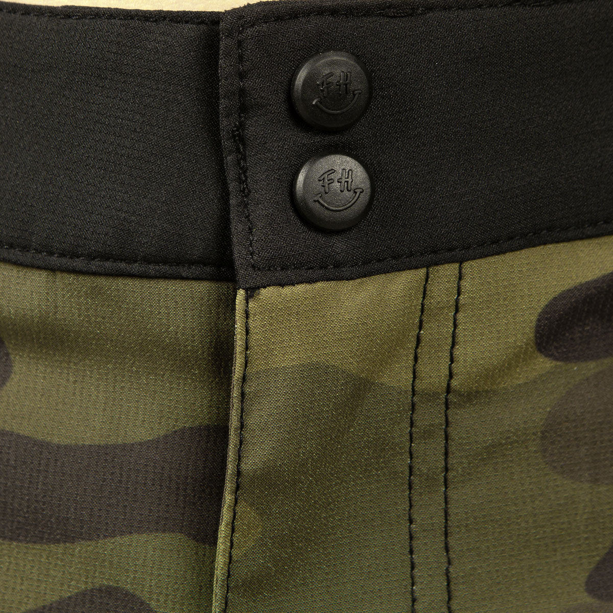 Crossline 2.0 Youth Short - Camo